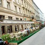 Danube Escapes Budapest- 3Br Apartment