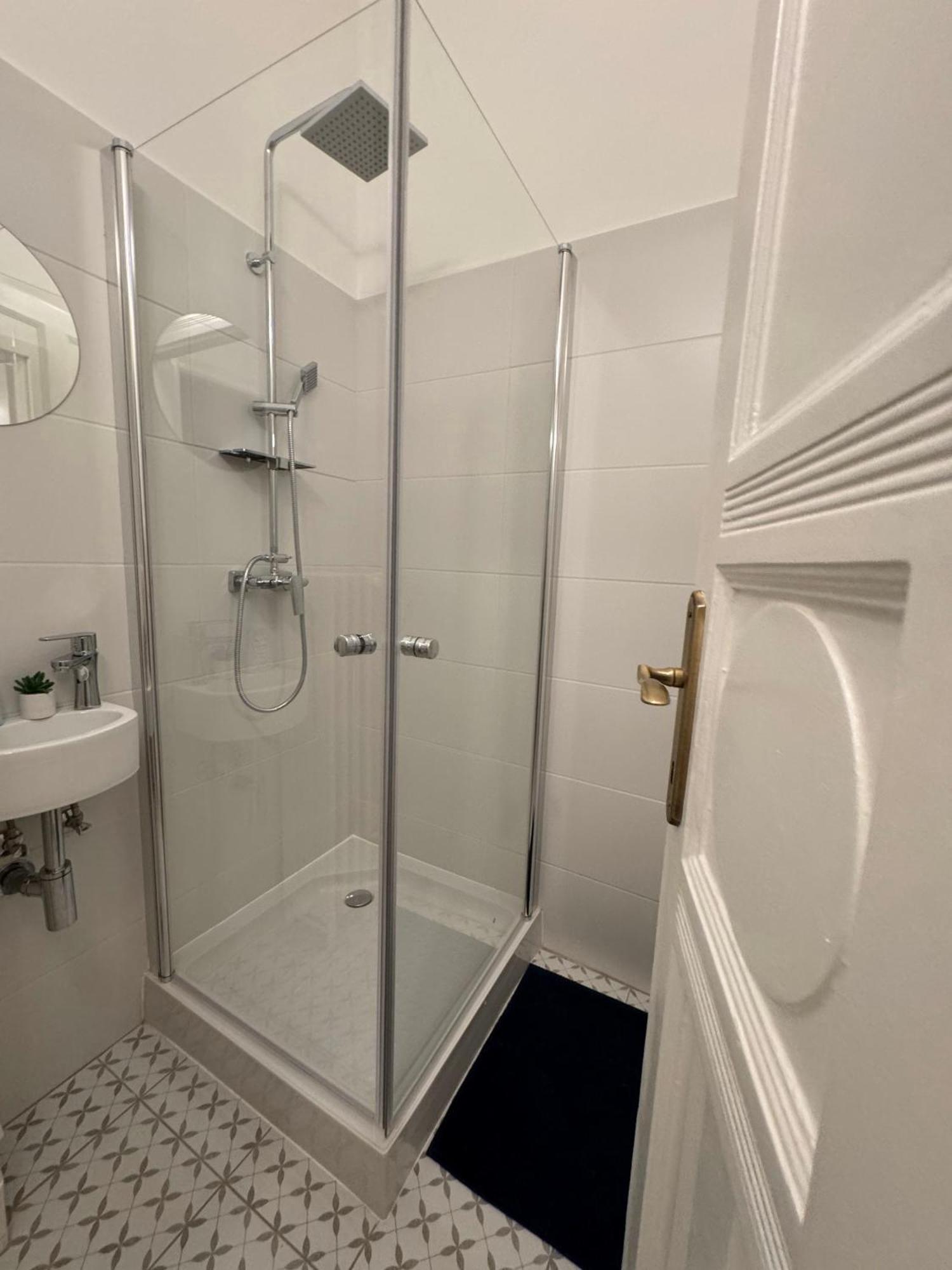 Apartment Danube Escapes Budapest- 3br
